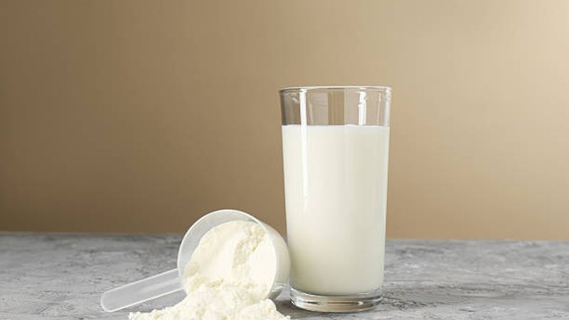 Pre-Sleep Protein: How Overnight Muscle Synthesis Works (And What to Eat)
